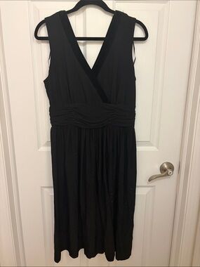 Classic Black Shimmer V-Neck Sleeveless Dress